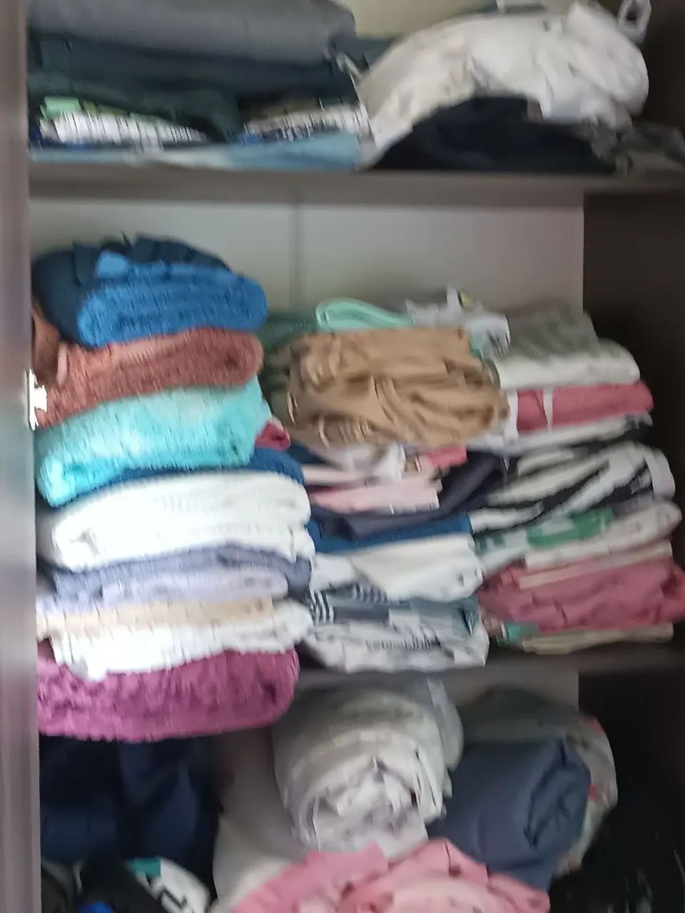 600,00 guarda- roupas seminovo com 6 portas, 2 gavetas, espaçoso.