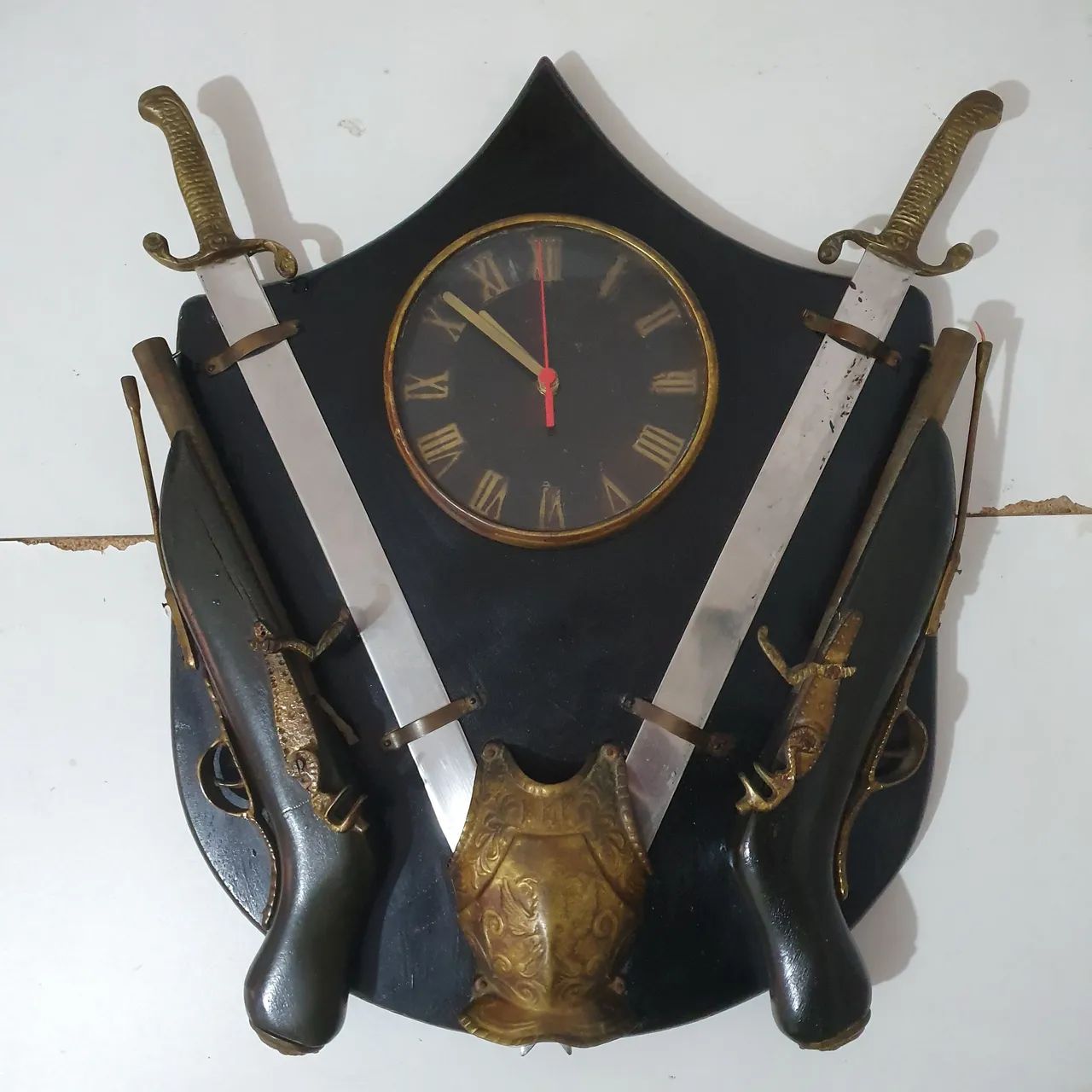 Brasão Medieval com Relógio 