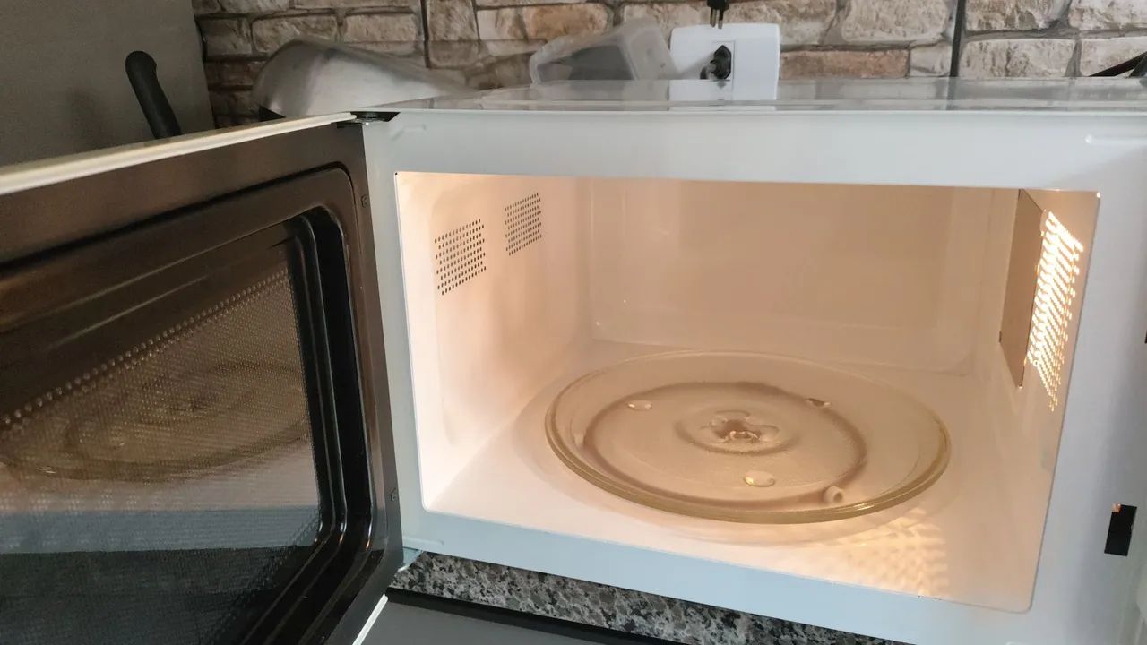 Microondas Britânia 28 litros - Foto 3