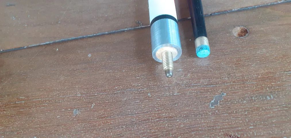 Taco de sinuca (bilhar), importado, 1,45 m comp, ponta de couro, união de metal, perfeito - Foto 3