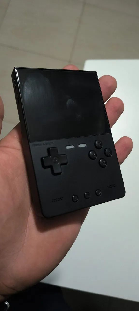 TRIMUI BRICK IMPECÁVEL - SD SANDISK 64GB E ACESSORIOS - Jogos de
