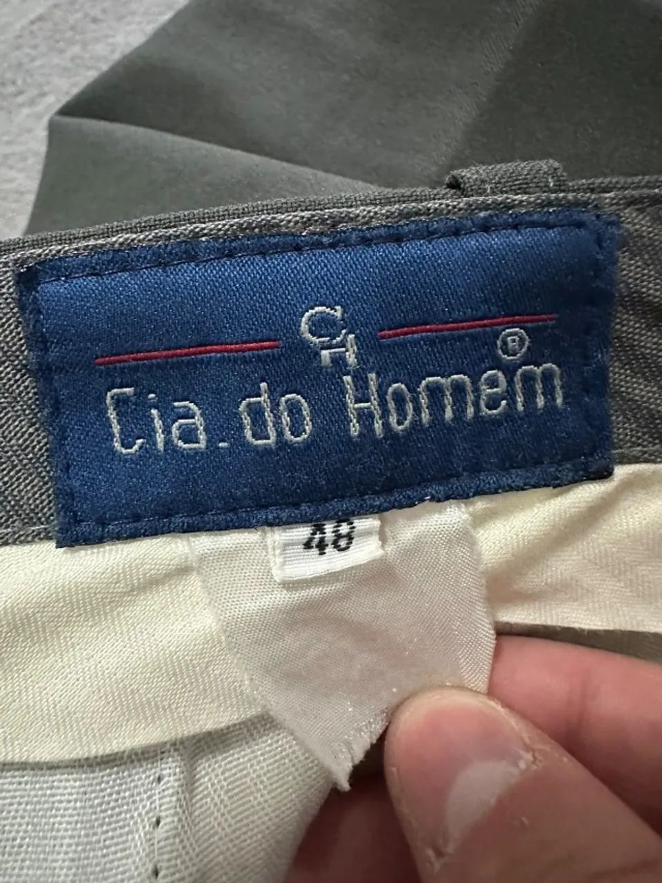 Calça de alfaiataria cinza. - Foto 3