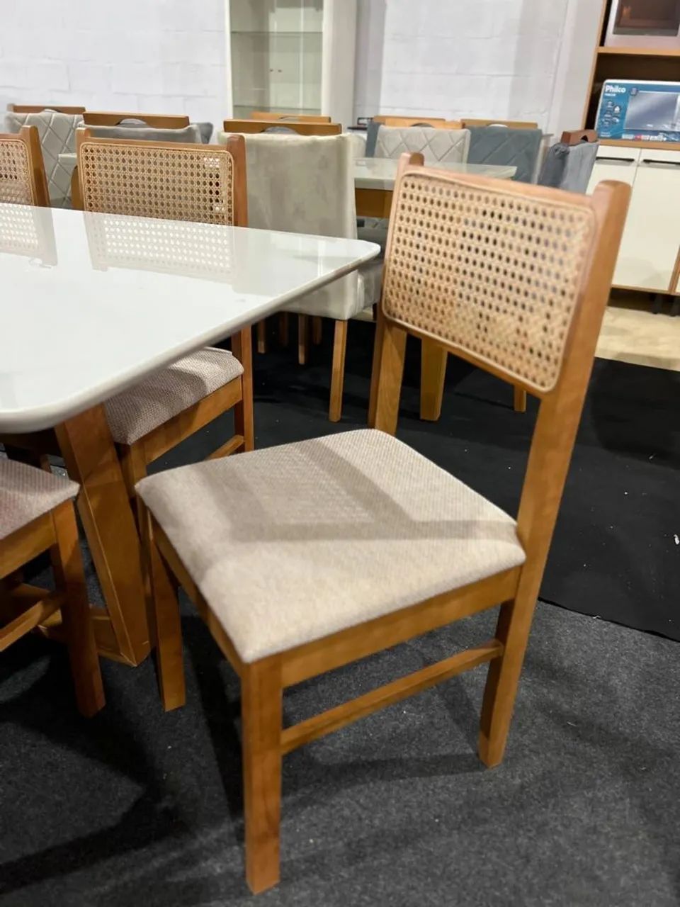 Mesa de Jantar 1.60m com 6 cadeiras 100% Madeira - Foto 5