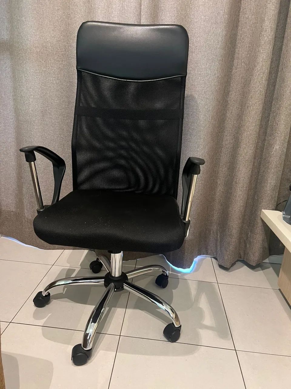 Mesa e cadeira de escritório  - Foto 4
