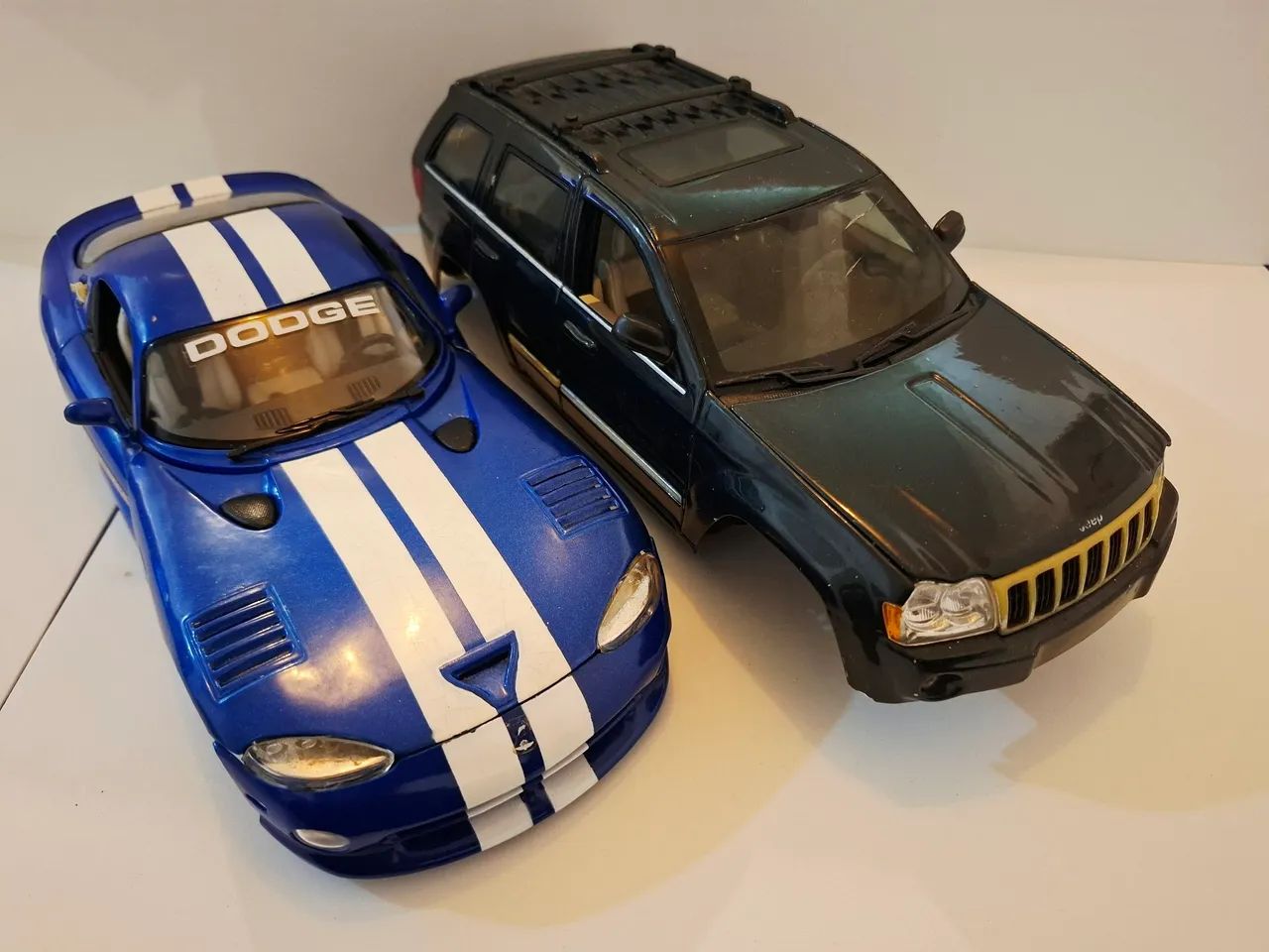 Miniaturas SUCATA 1:18!!! Dodge Viper e Jeep!!! - Foto 2