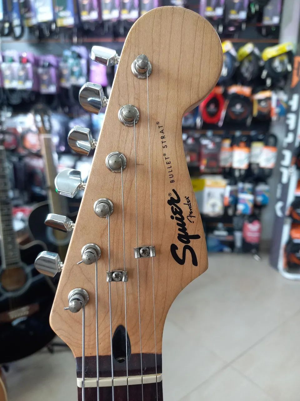 Guitarra fender Squier bullet strat - Foto 3
