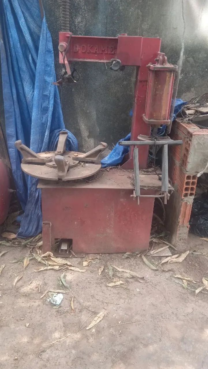 Desmontadora de pneus para borracharia 
