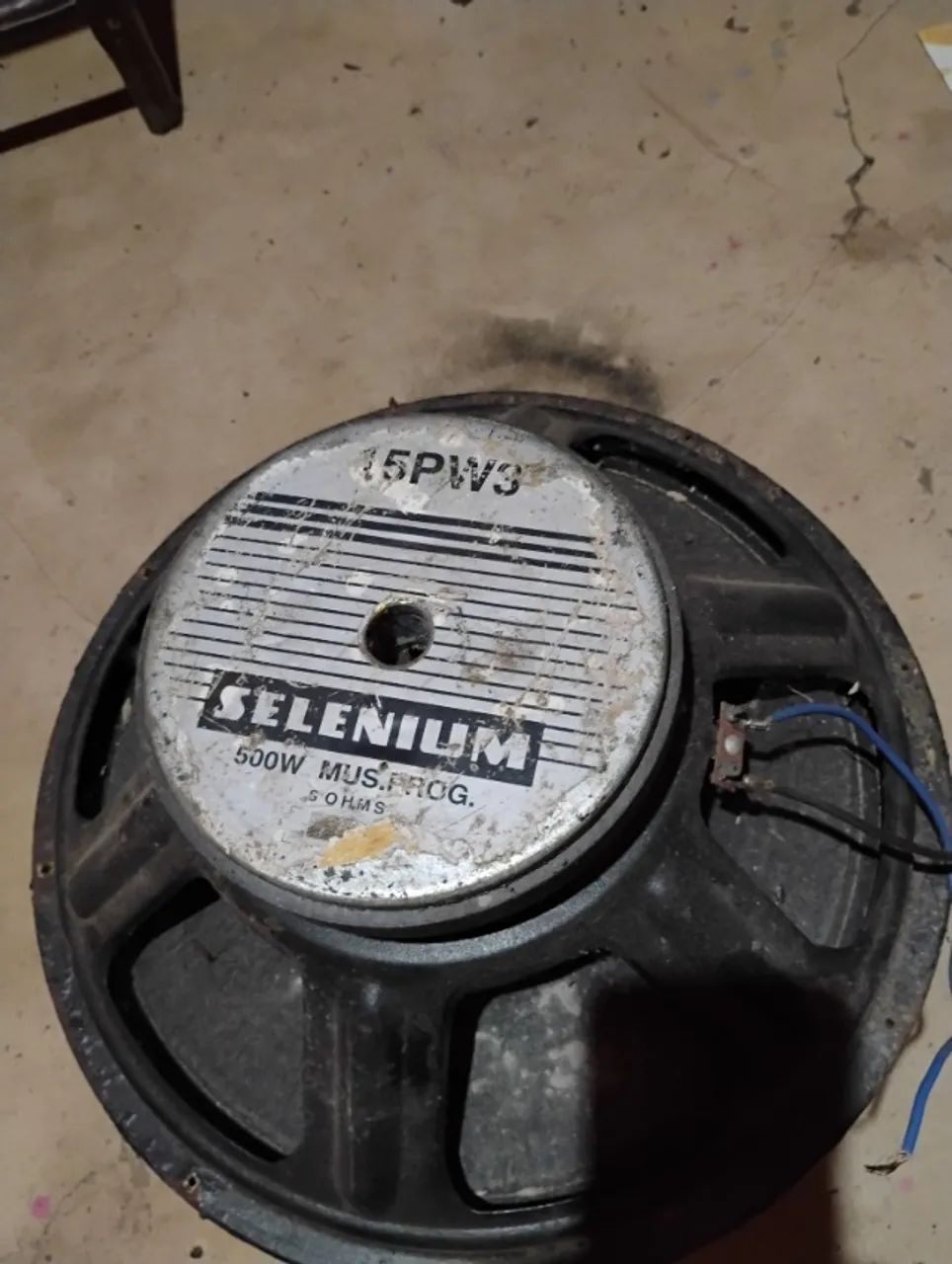 vendo autofalantes de 15 polegadas 1 de 500 rms e 2 de 350 rms