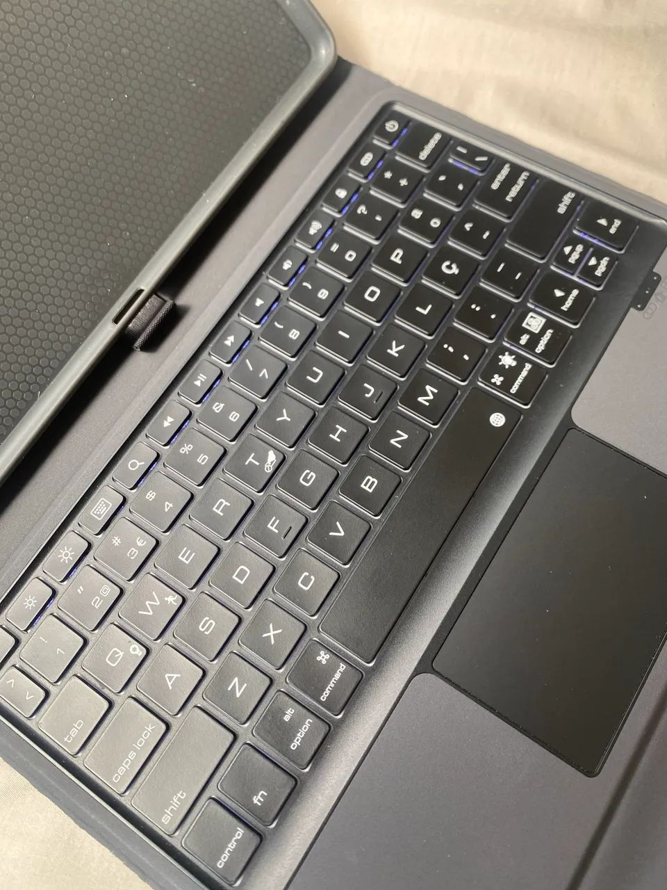 Capa Teclado Bluetooth com Touchpad - iPad e Tablet - Foto 4