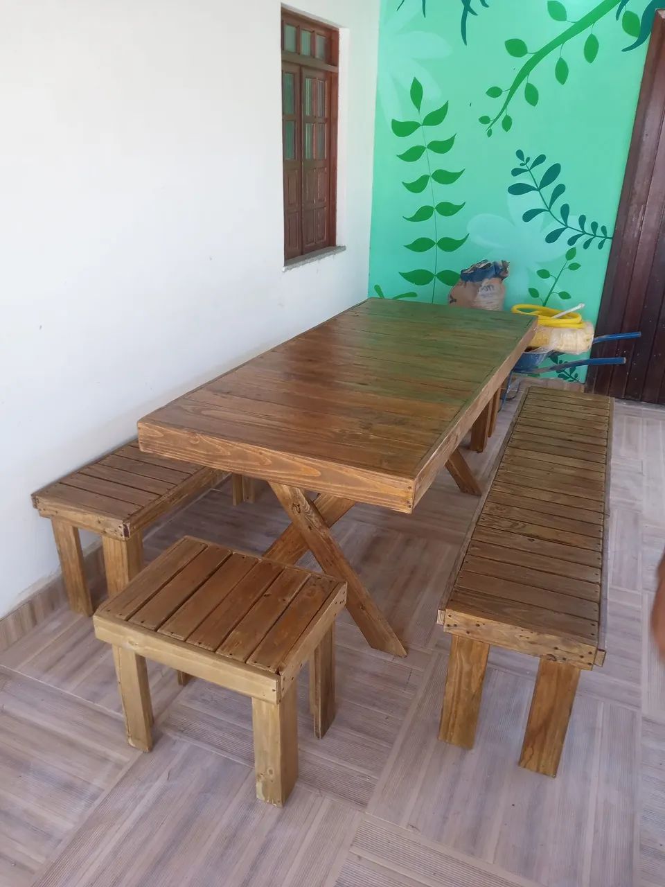 Mesa de madeira maciça 