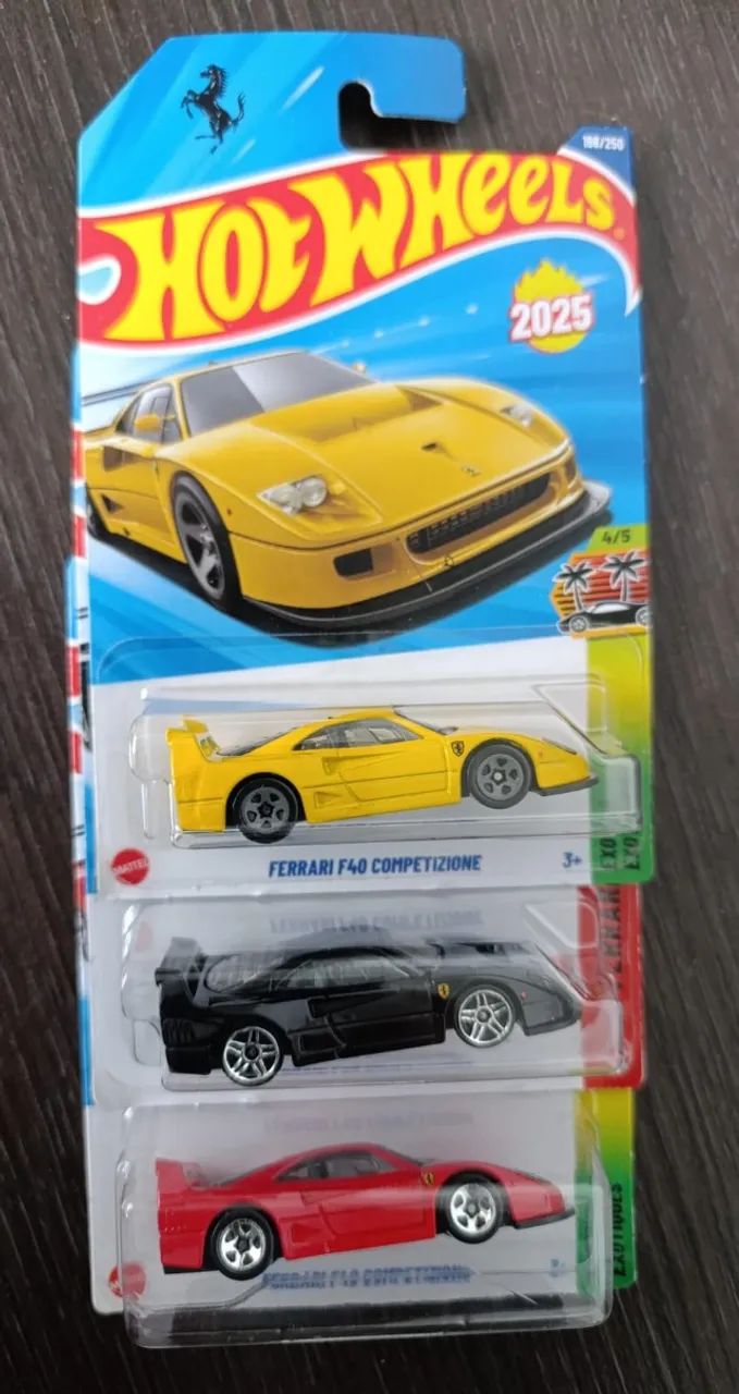 Trio ferrari F40/ VERMELHA,PRETA E AMARELA - Hobbies e coleções