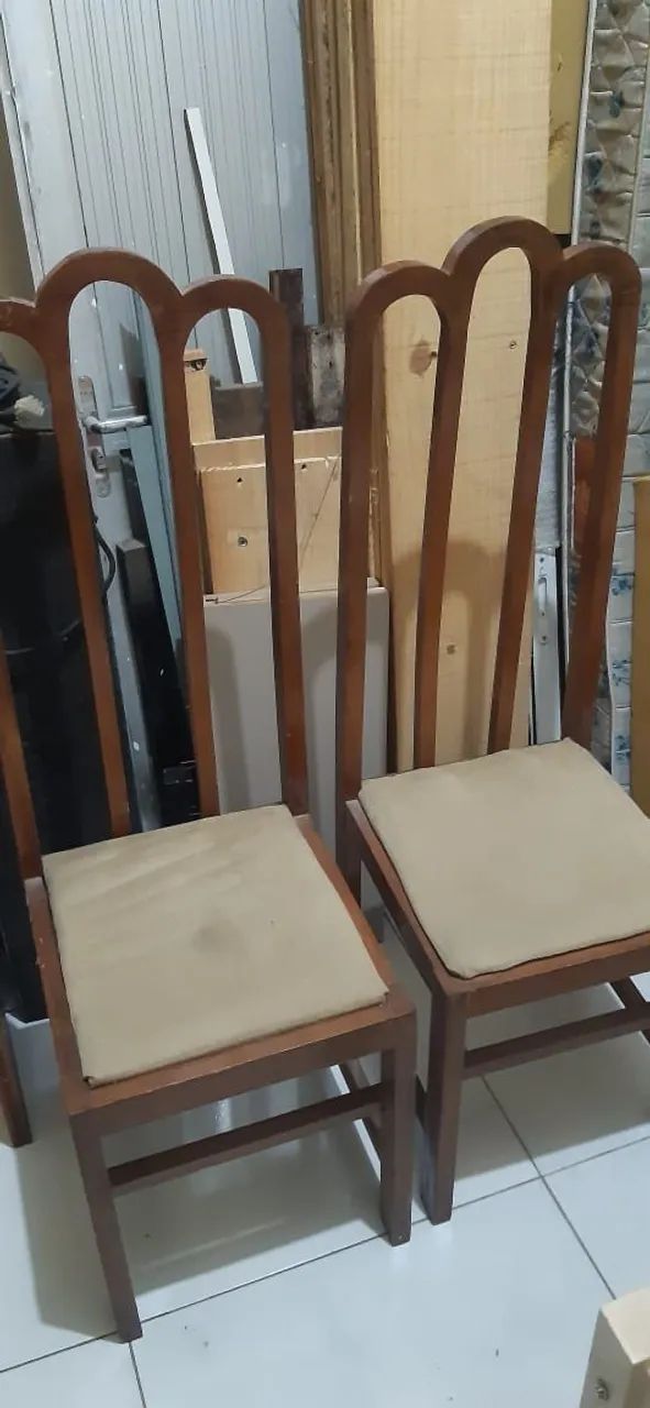 Duas cadeiras de madeira com acento acolchoado  - Foto 3