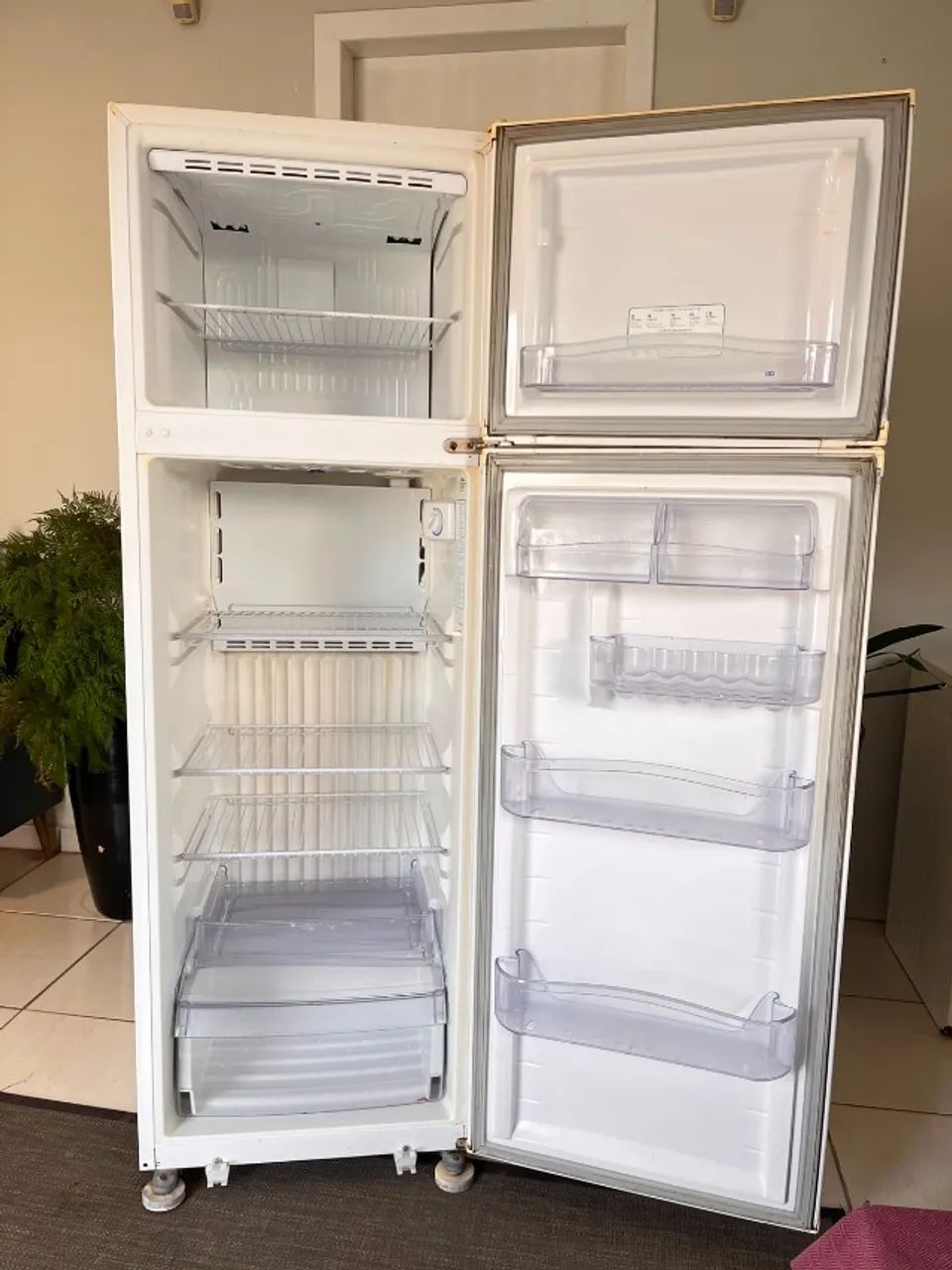 Geladeira com garantia  - Foto 2