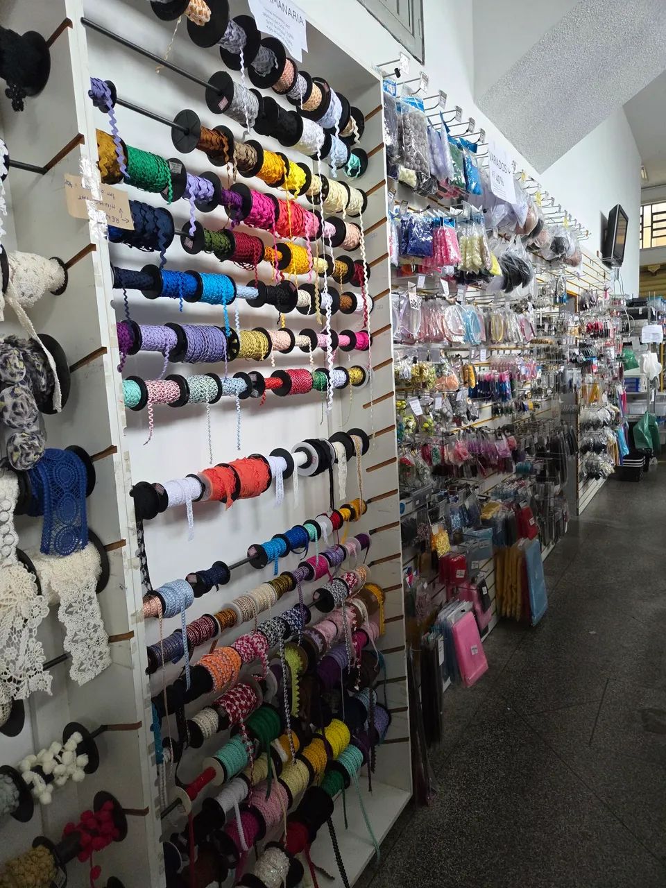 Vendo produtos e móveis de loja de aviamentos e tecidos - Foto 4