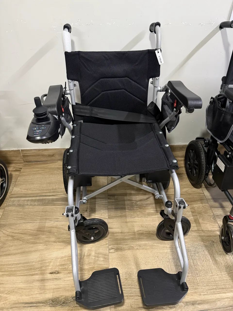Cadeira de rodas motorizada 
