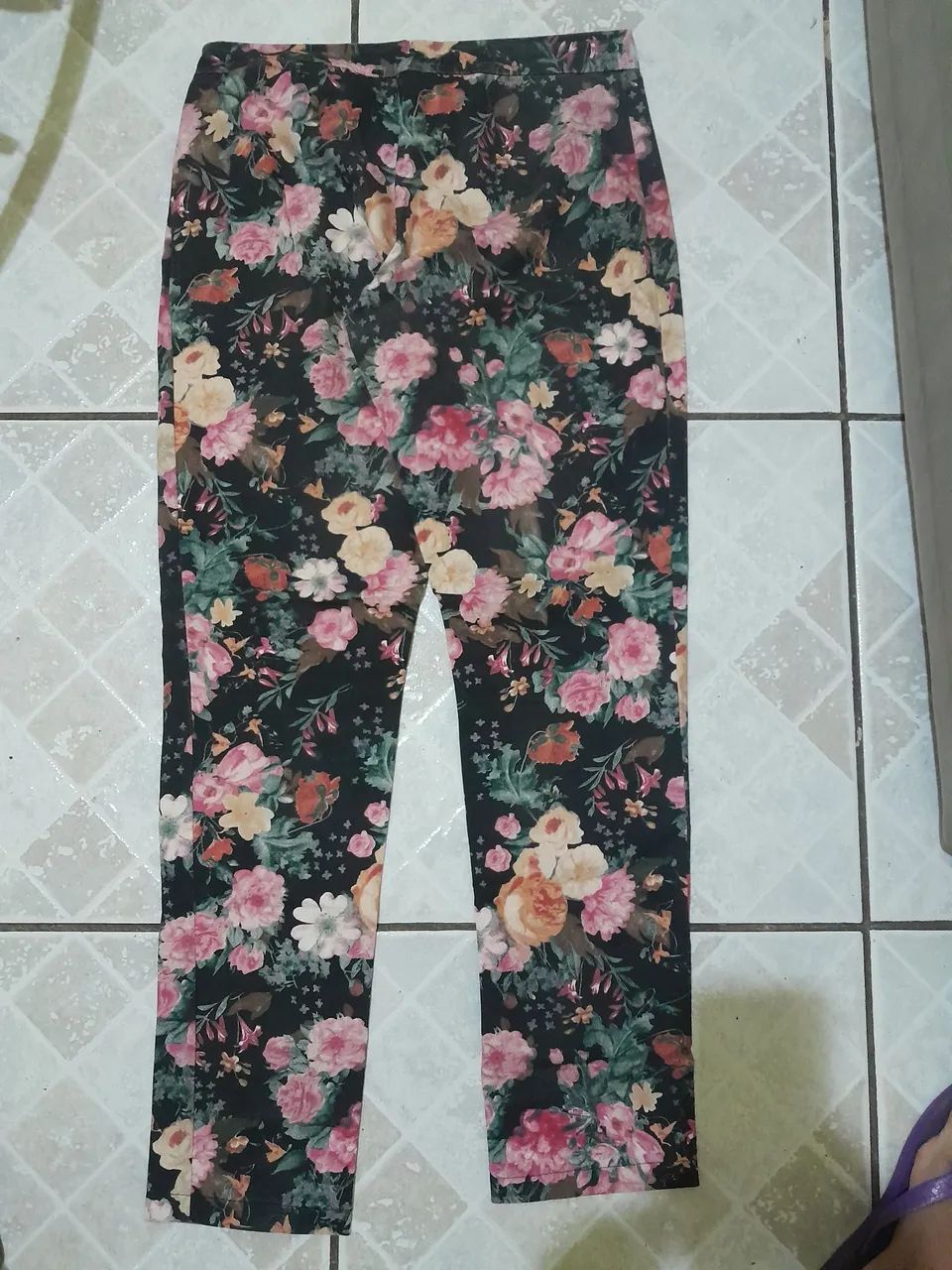 Calça Com Flores - Foto 2