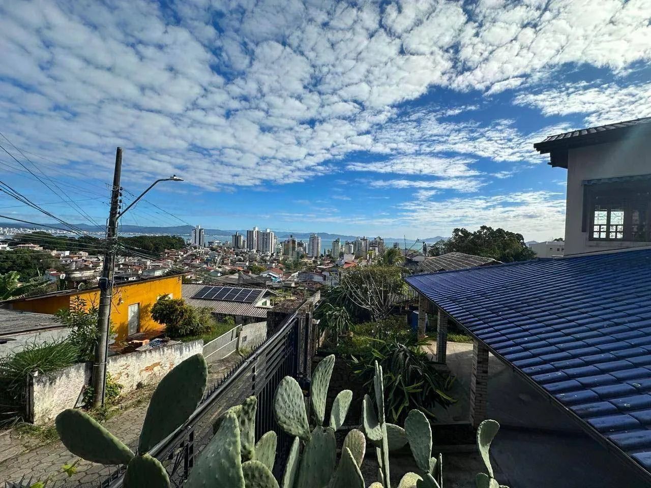 Casa de 2 quartos com Vista Mar e 4 vagas de garagem na Agronômica, em Florianópolis. - Foto 2