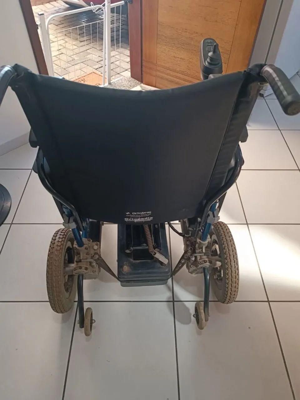 Cadeira de roda motorizada  - Foto 4