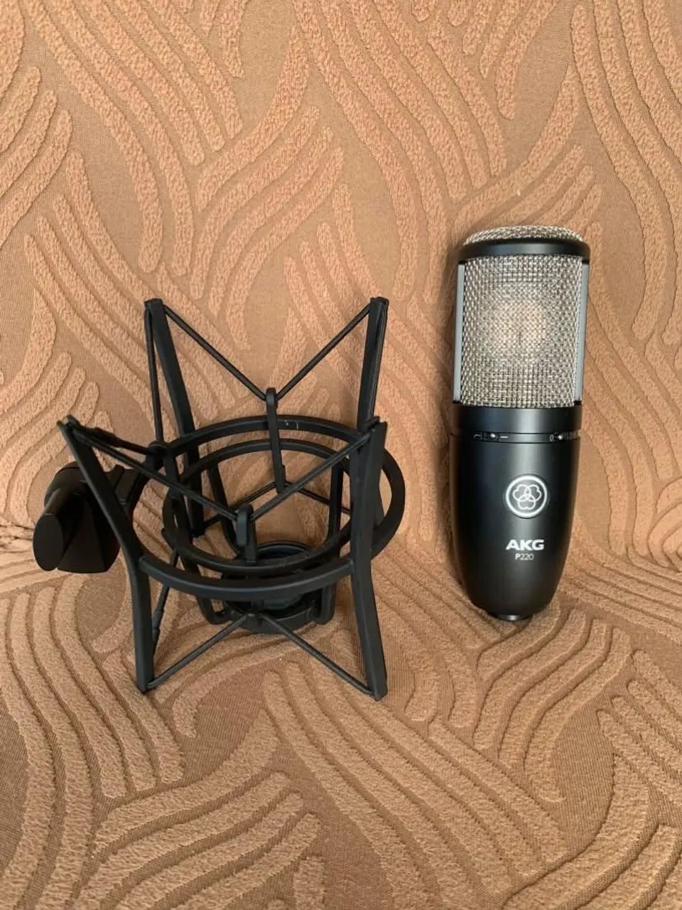 Microfone AKG condensador P220, muito novo!!! - Foto 2
