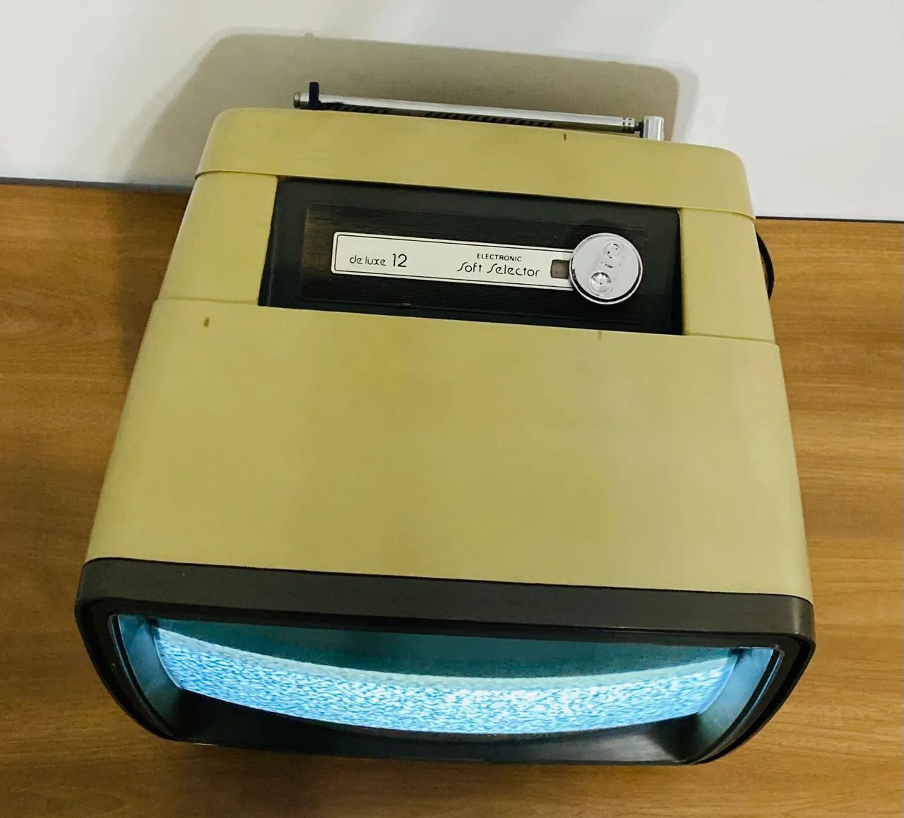Antiga Tv De Tubo Philco De Luxe 12 Polegadas Vintage Retro - Foto 4