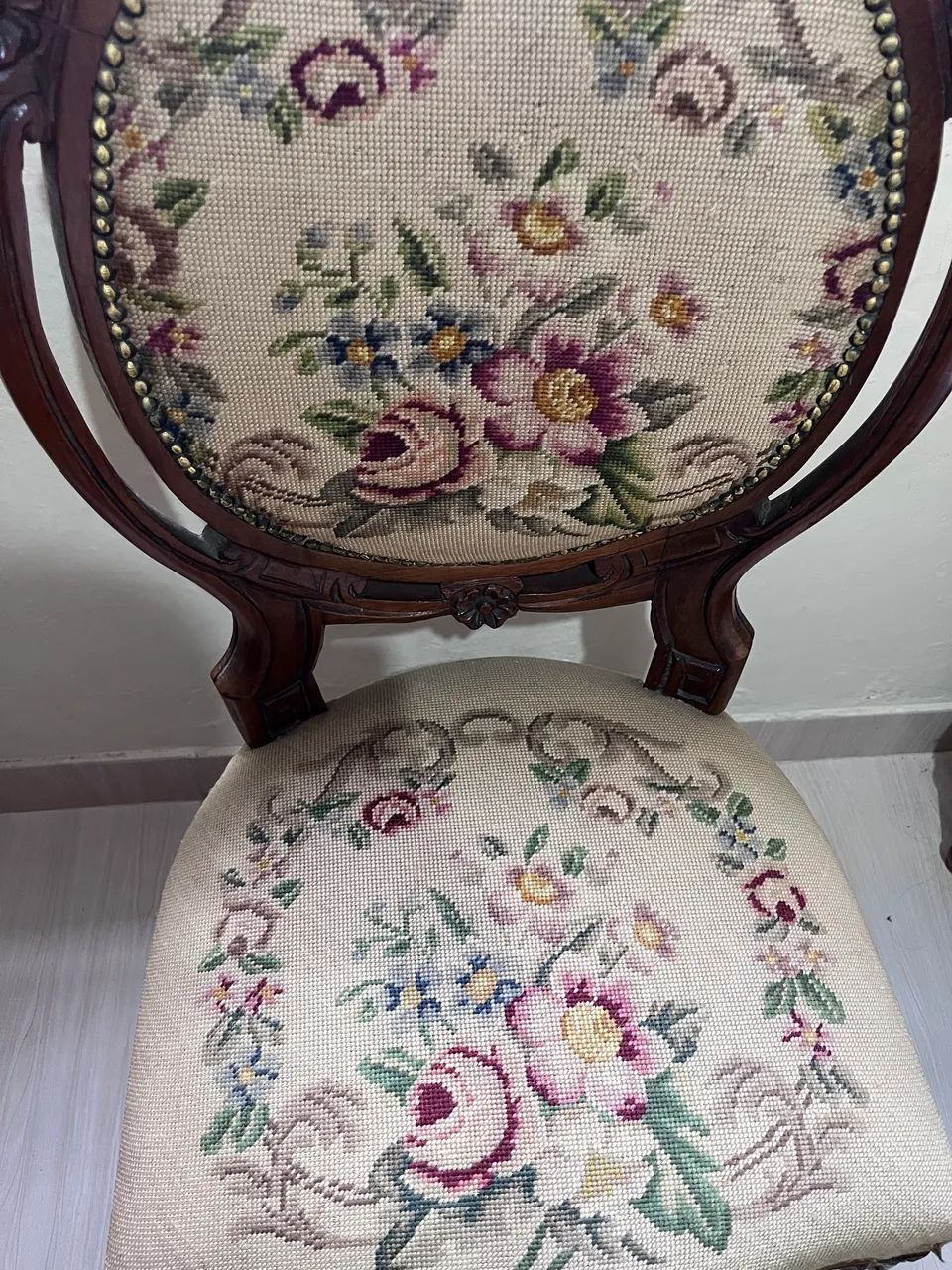 Cadeira chippandelle com bordado floral - Foto 4
