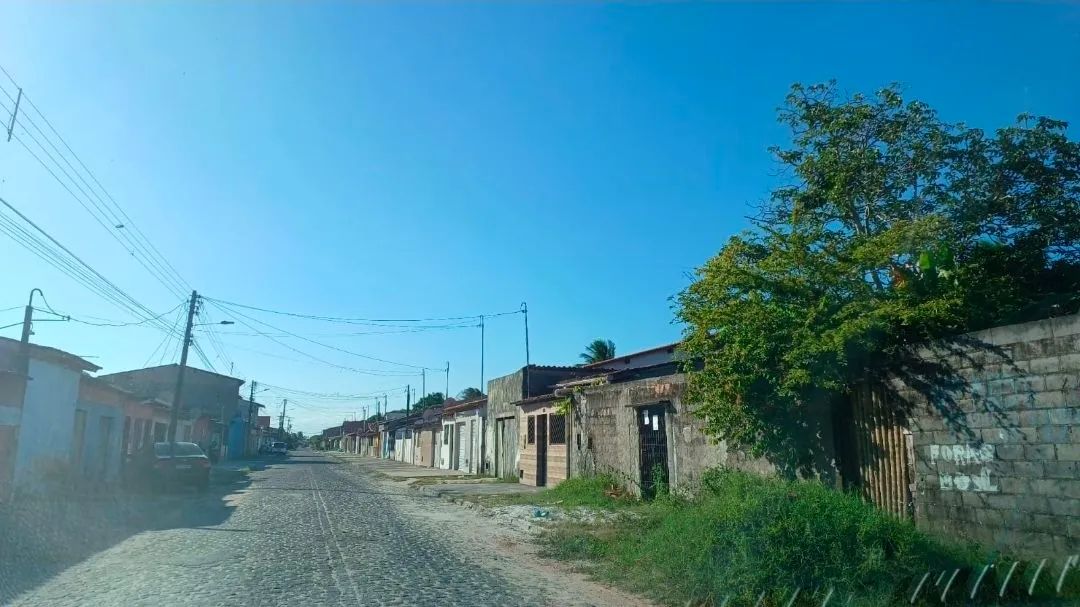 CASA ESCRITURADA À VENDA - CANAVIEIRAS/BA