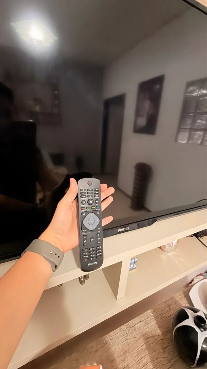 TV Philips 40" MUITO CONSERVADA - Foto 2