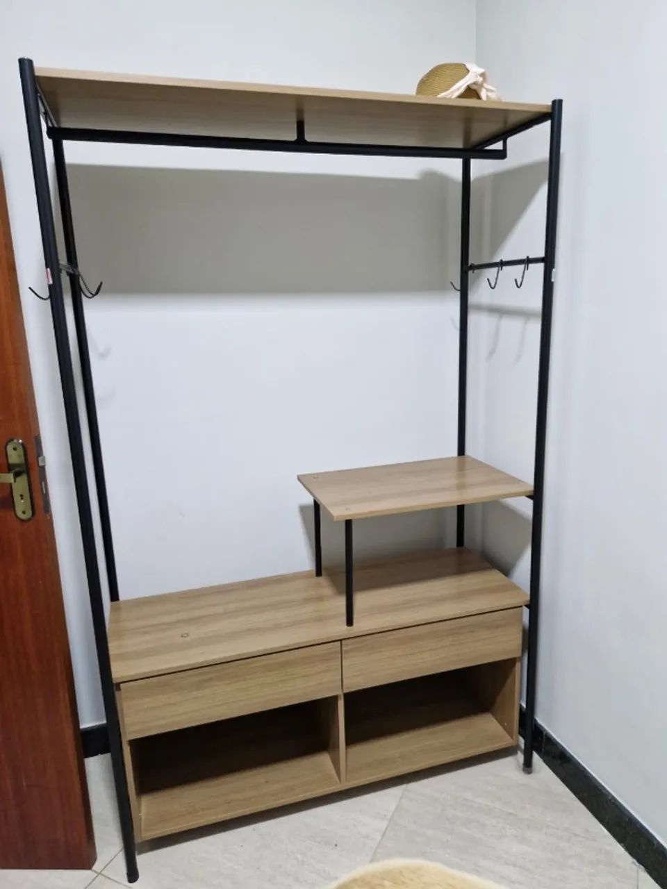 Armário estilo closet para roupas
