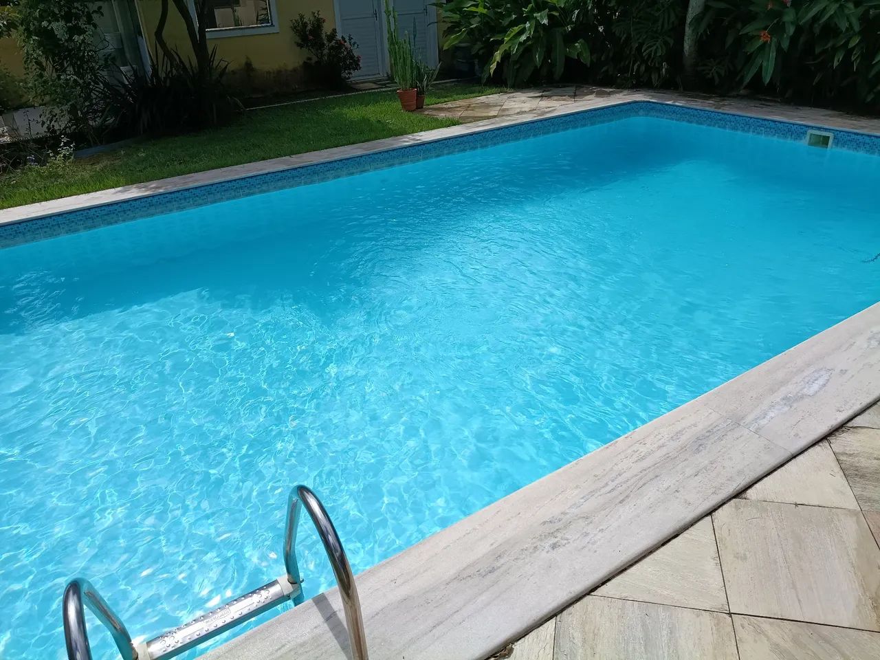 Serviços de manutenção e limpeza de piscinas em gerais. - Foto 4