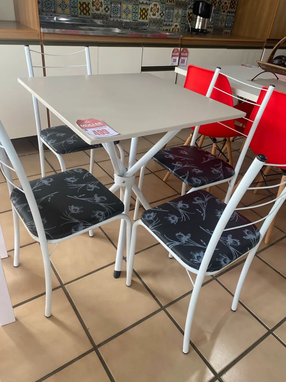 Mesa com 4 cadeiras  - Foto 2