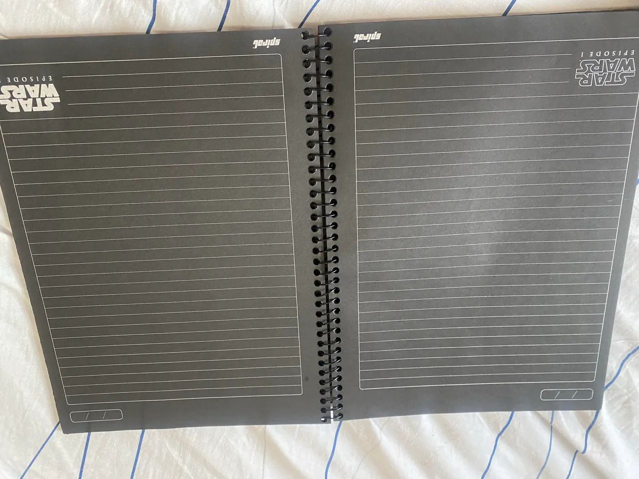 CADERNO STAR WARS FOLHAS PRETAS - Foto 3