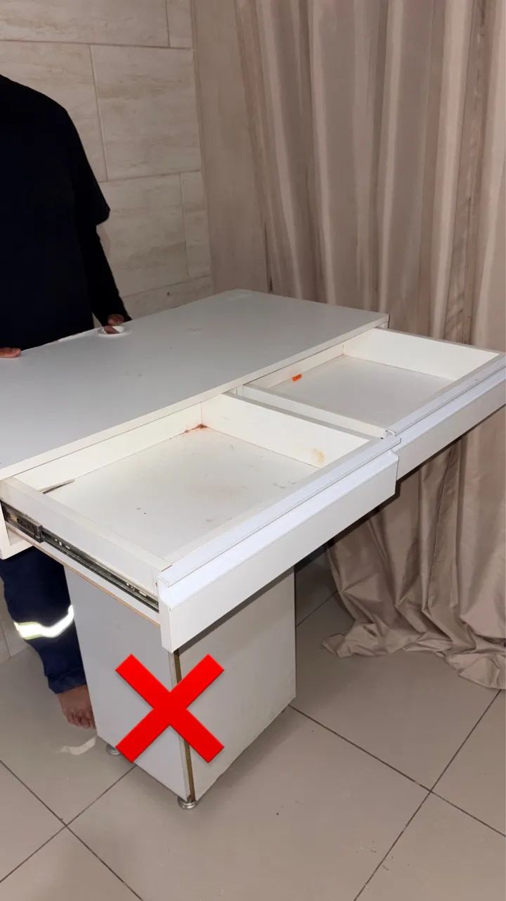 Balcão com gavetas 