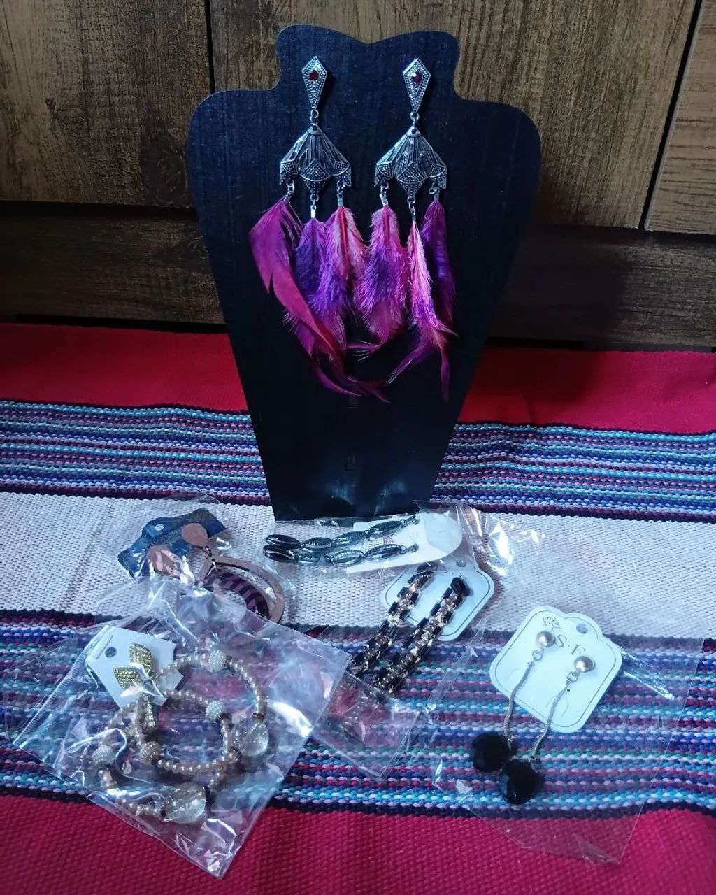 Kit com seis pares de brincos bijuterias variadas  - Foto 3