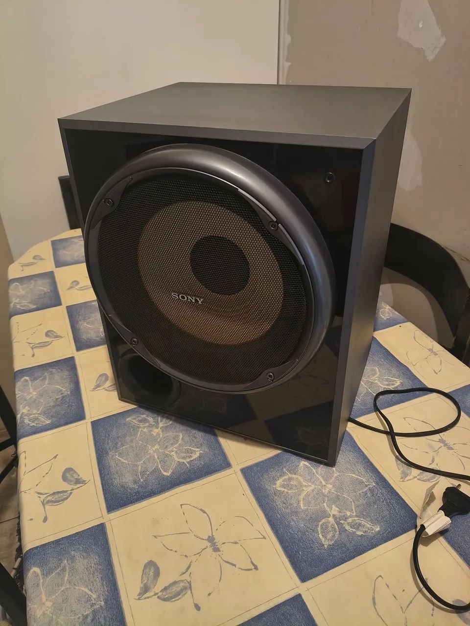 Subwoofer ativo Sony c/ falante de 10 polegadas 