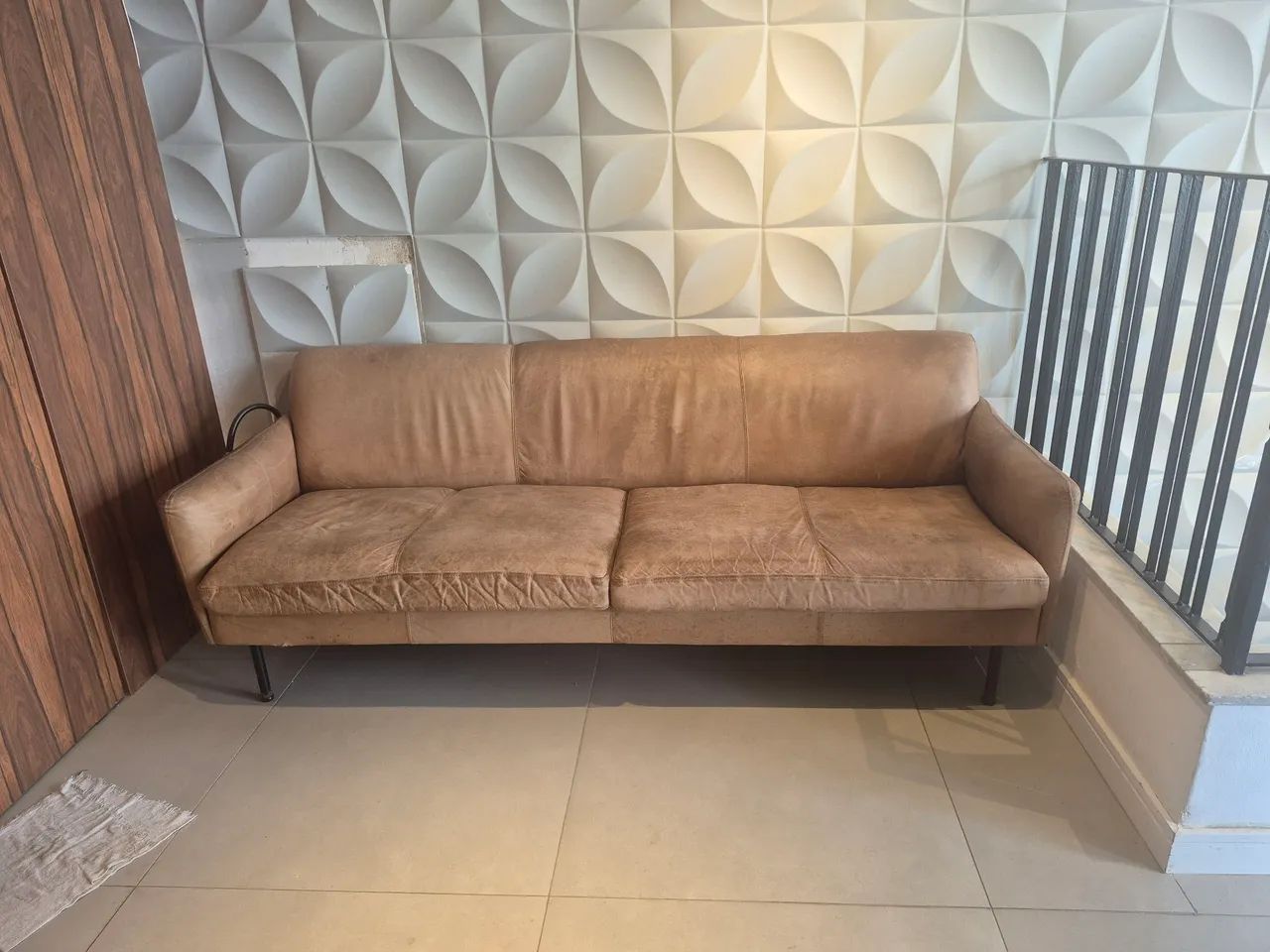 Sofa Couro - Tok Stok