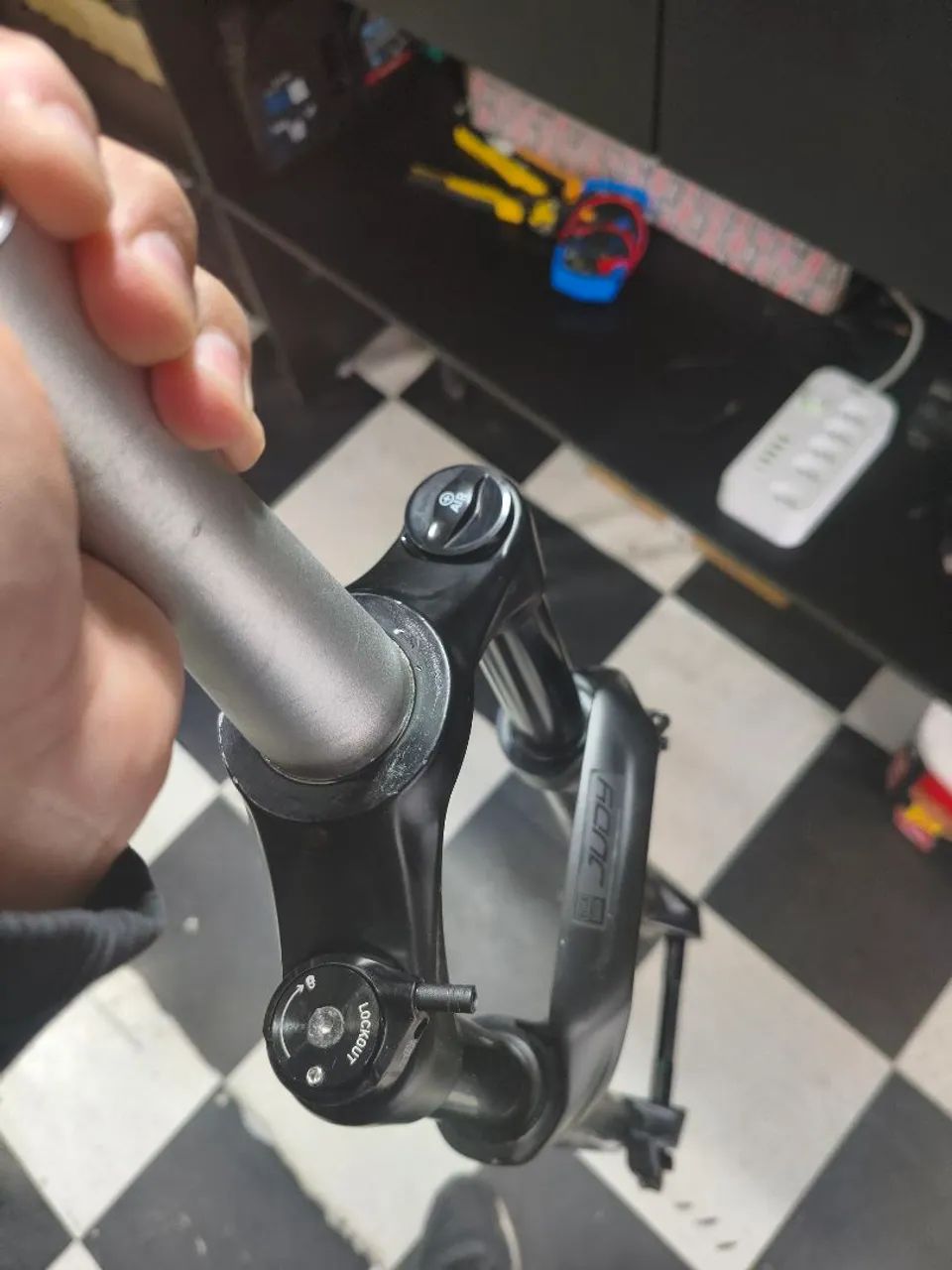 Suspensão 29 ar rockshox  - Foto 3