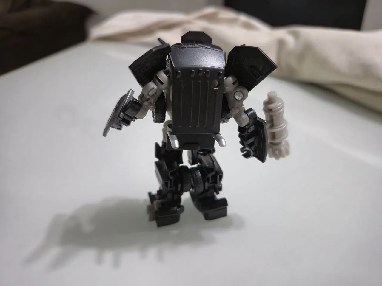 Transformers Ironhide DOTM - Foto 3
