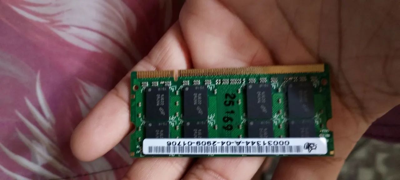 Notebook pra retirada de peça mais memória ram de 4 giga ddr 2 funcionando 