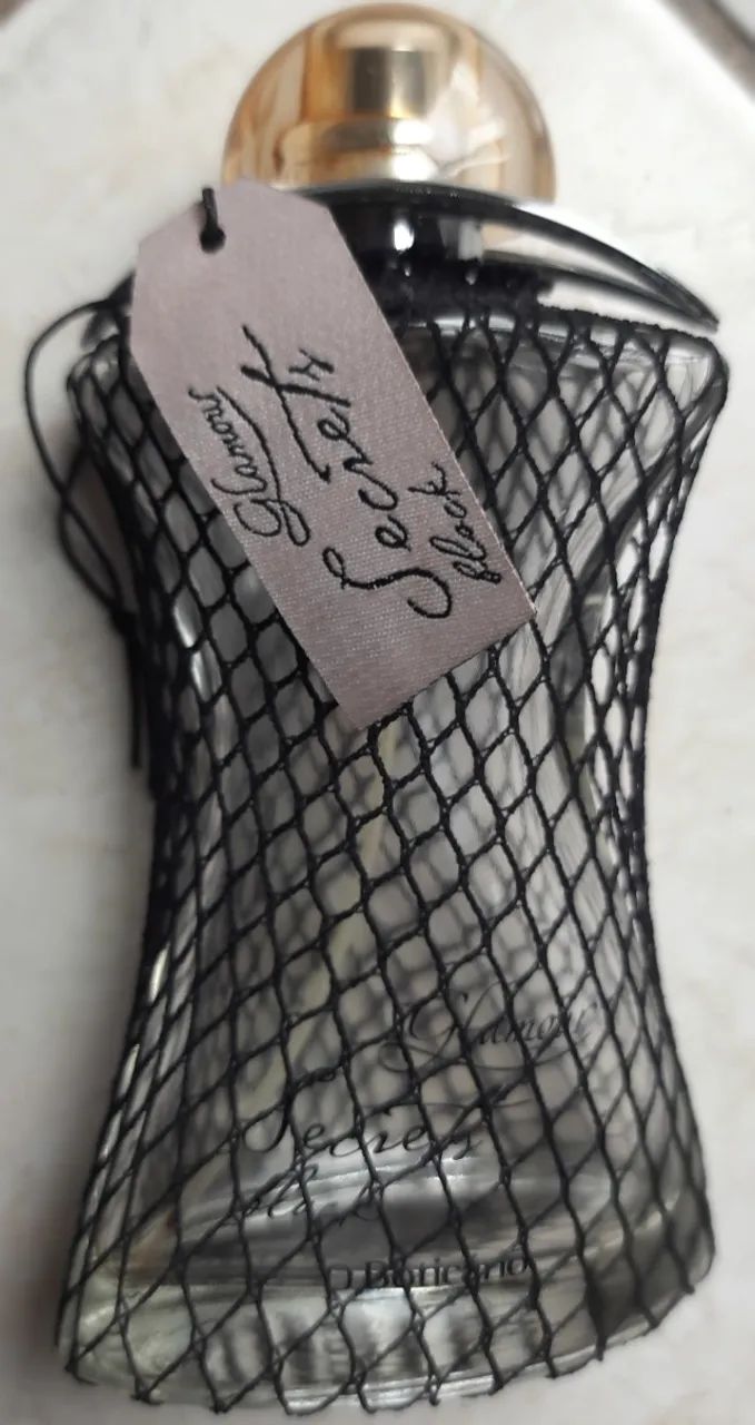 Frasco vazio do perfume Glamour Secrets Black do Boticário - Foto 2