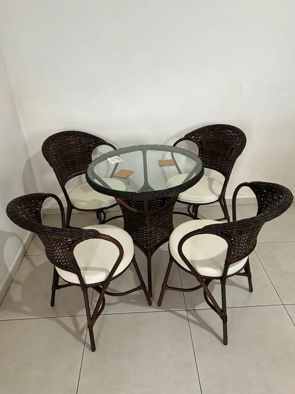 Mesa e cadeiras para sua casa
