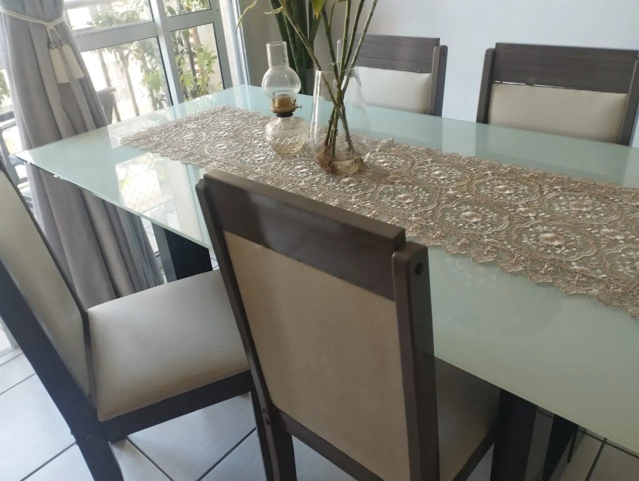Conjunto mesa e cadeiras  - Foto 2