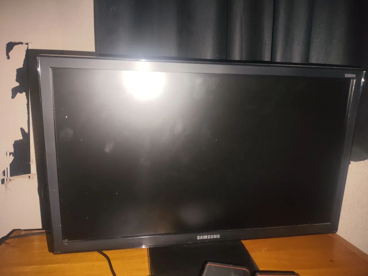 Monitor com mesa de computador  - Foto 2