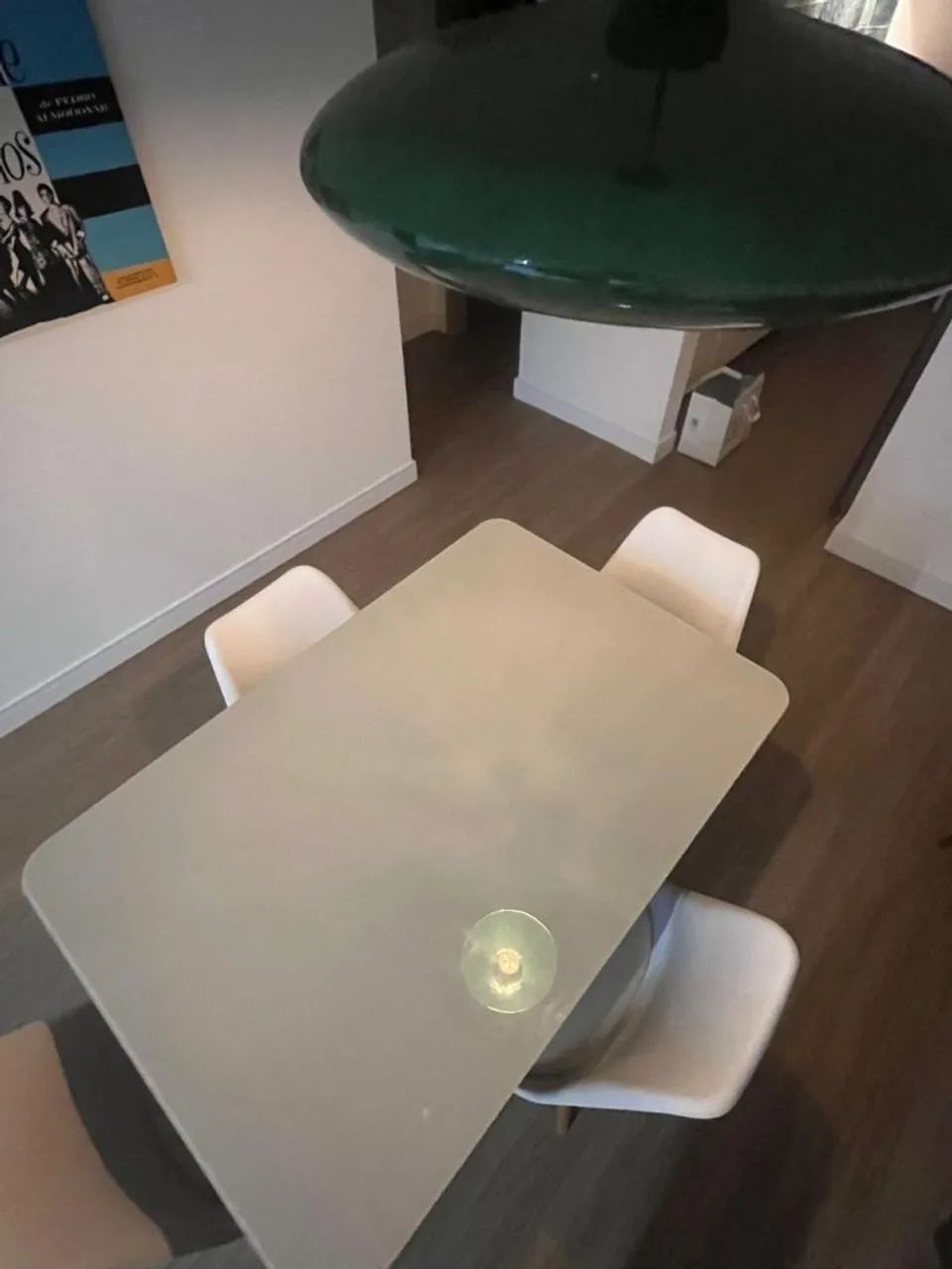 Jogo de mesa com quatro cadeiras - Foto 3