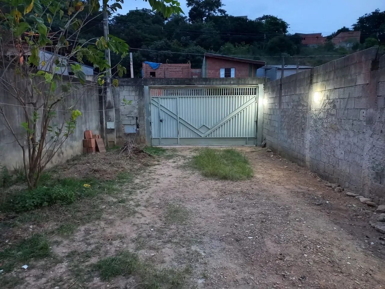 Vendo Imóveis com edicula inacabada - Foto 2