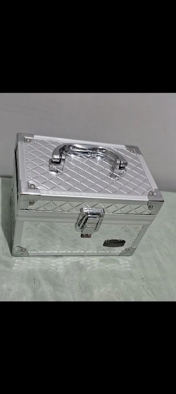 Vende-se maletinha de maquiagem 