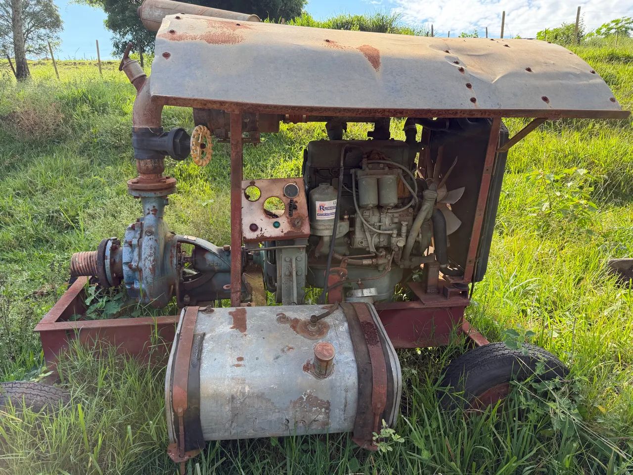 Motor 608a diesel e acoplada com bomba ksb 8040/2 - 1800 rotação para irrigação 