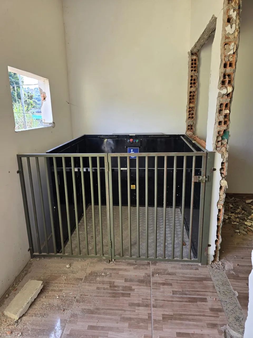 Elevador de plataforma de acessibilidade