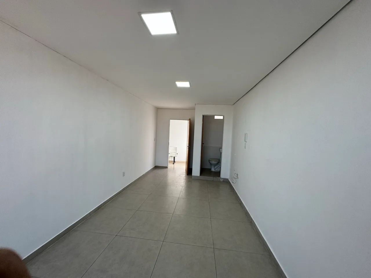 alugo sala comercial no centro de Ocidental - Foto 5