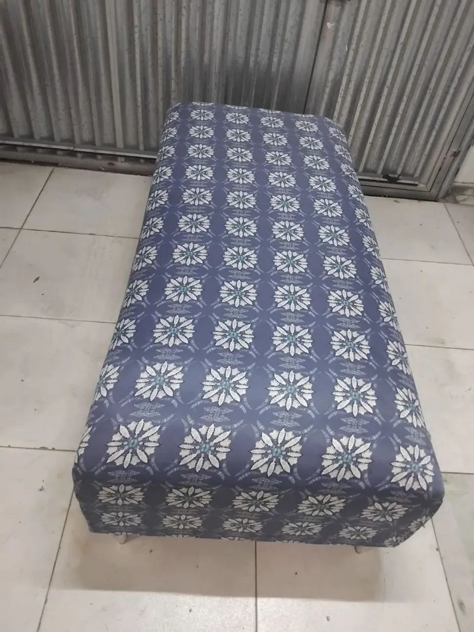 Vende-se cama box solteiro 
