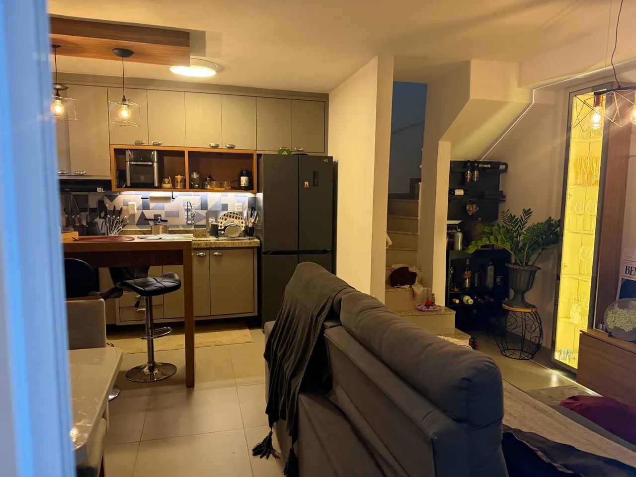 ? ALUGA-SE CASA DUPLEX CLIMATIZADA COM 2 QUARTOS - Foto 3